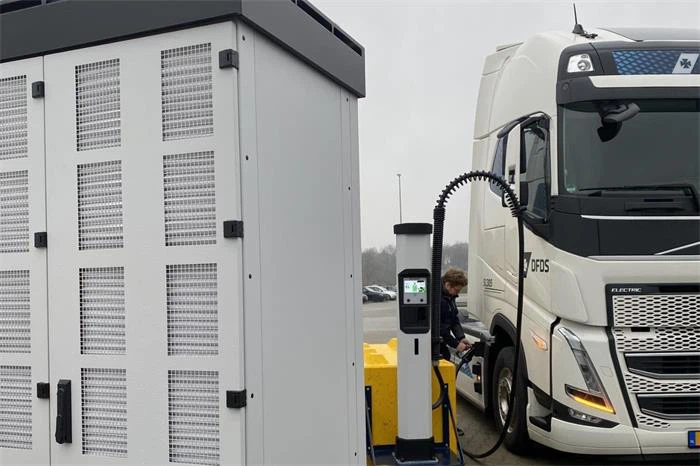 kempower-dfds-lkw-charging-station-2024 kempower-dfds-lkw-charging-station-2024